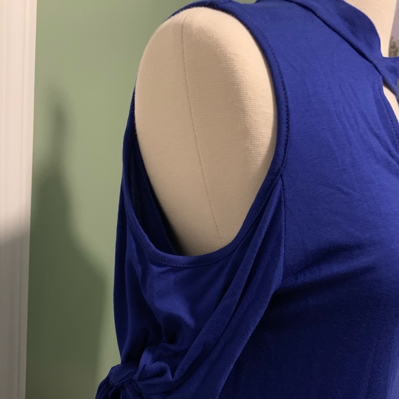 Gorgeous royal blue key hole top - Picture 3 of 4